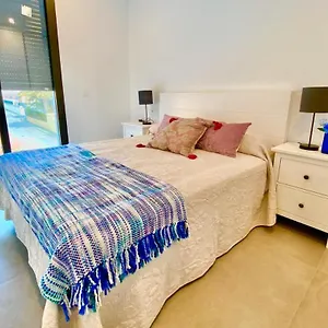 Con Piscina Privada En La Urb. De Puerto Rey Сasa de vacaciones